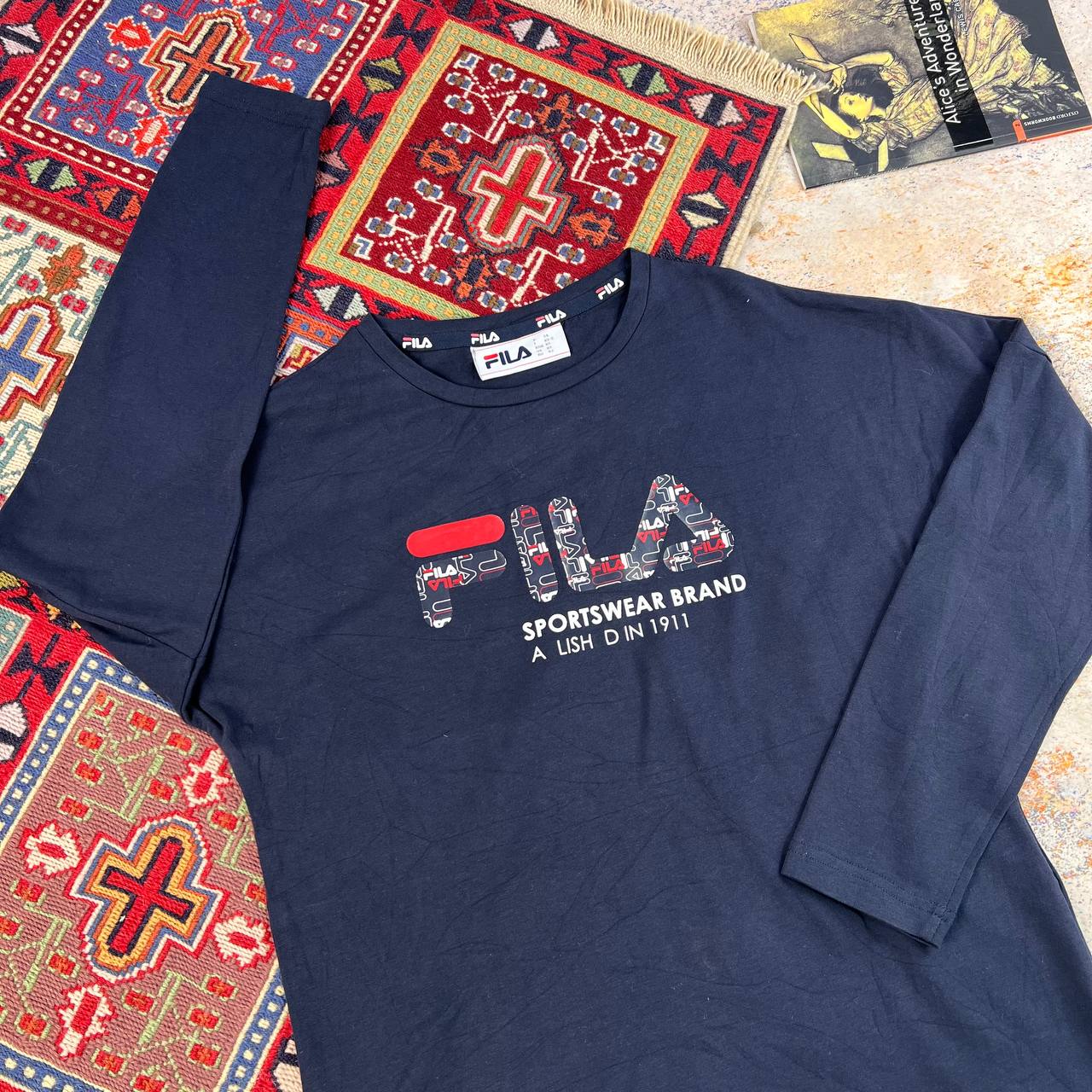 تیشرت آستین بلند نخی برند FILA سایز XS | استوک اورجینال – استوک مارک باز