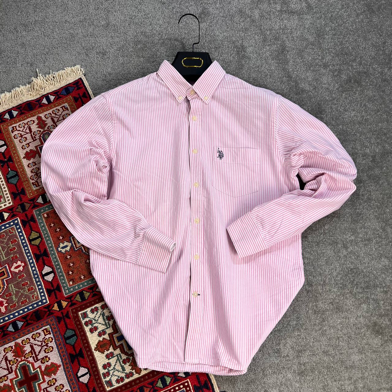 پیراهن صورتی راه‌راه مردانه استوک اورجینال U.S. POLO ASSN | استوک مارک باز