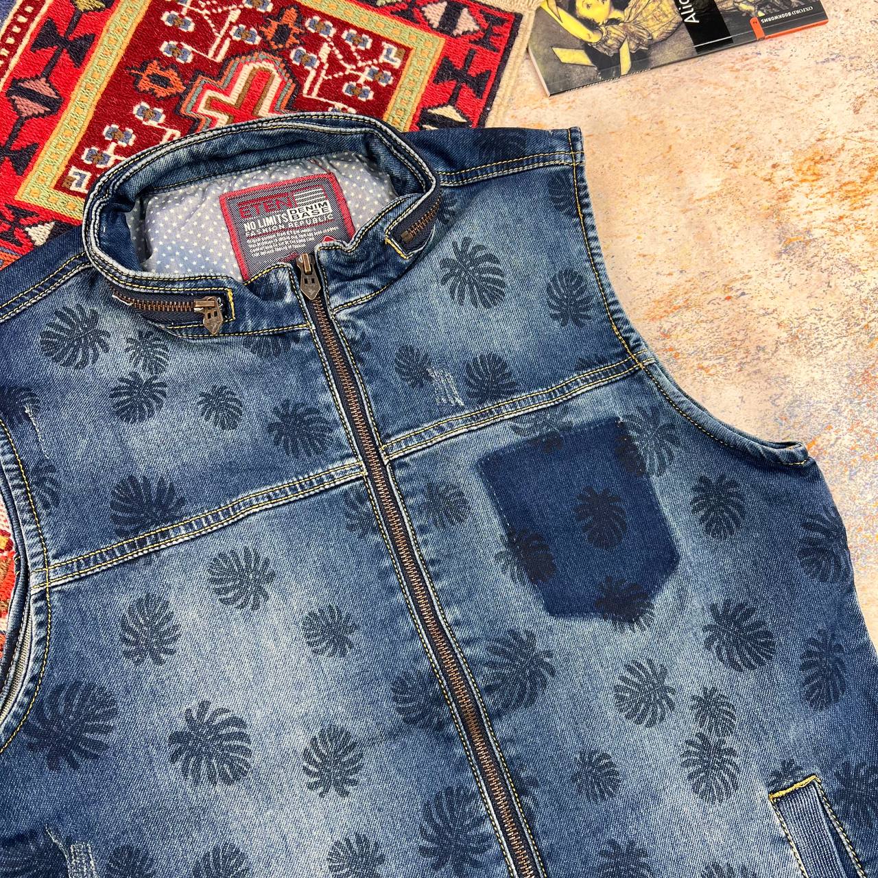 جلیقه جین زنانه بدون آستین طرح‌دار -وینتیج | استوک مارکباز