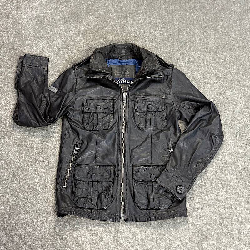 کاپشن چرم اصل مردانه سوپردرای مدل Jacketeers مشکی آبی